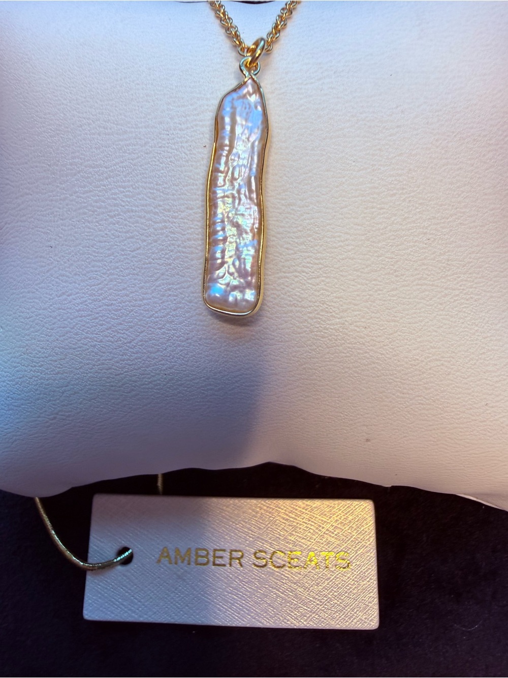 Amber Sceats Lustrous Pearl Pendant Necklace - 24k